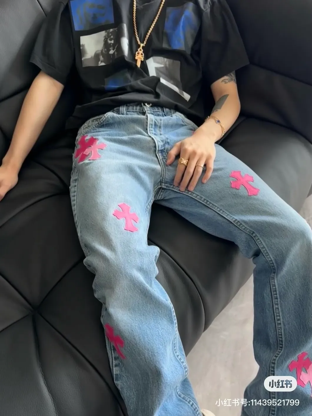P280 model number D: 311 Chrome hearts CH grams new classic cross patch leather jeans Size: s-XXL (28 30 32 34 36) Color: washed blue Size reference 28 pants length 100 waist circumference 72 30 pants length 101 waist circumference 76 32 pants length 103 waist circumference 80 34 pants length 104 waist circumference 84 36 pants length 106 waist circumference 88